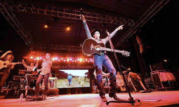 Clay Walker dazzles crowd during fair performance