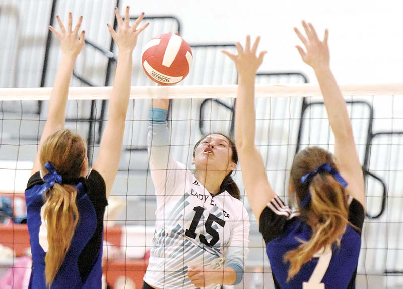Pinon netters grab spotlight at MV tournament