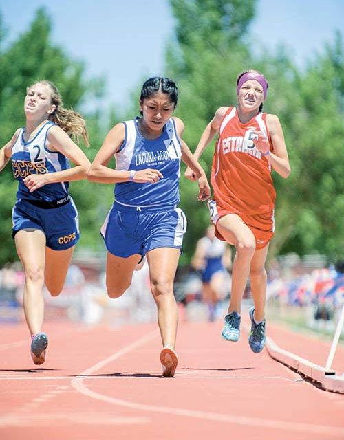 LA runner defends 1600-meter title