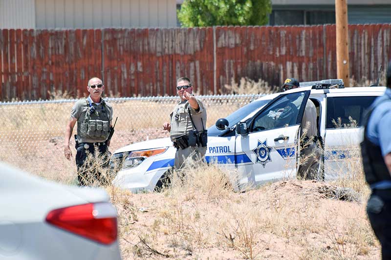 Police talking to man barricaded in Tuba City apartment