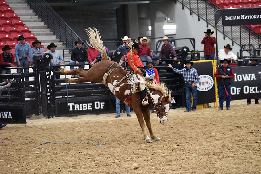 Curley seizes average lead in saddle bronc