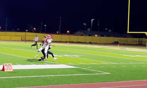 Holbrook improves to 5-0 with win over Chinle