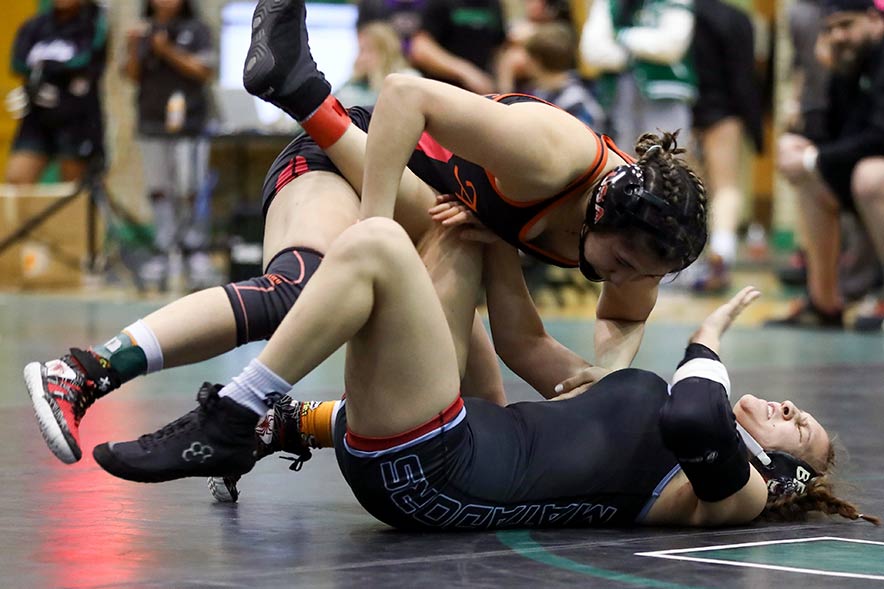 Aztec wrestler extends winning streak