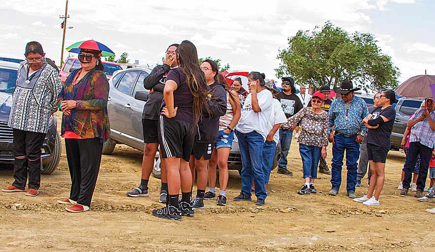 Navajo Weavers Association hosts friendly barbecue