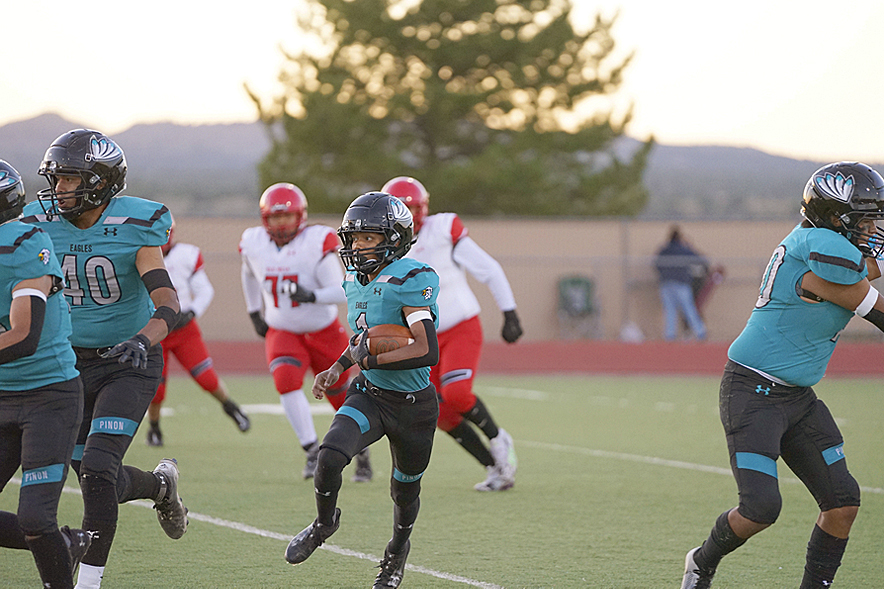 Piñon stays unbeaten, eyeing playoff bid