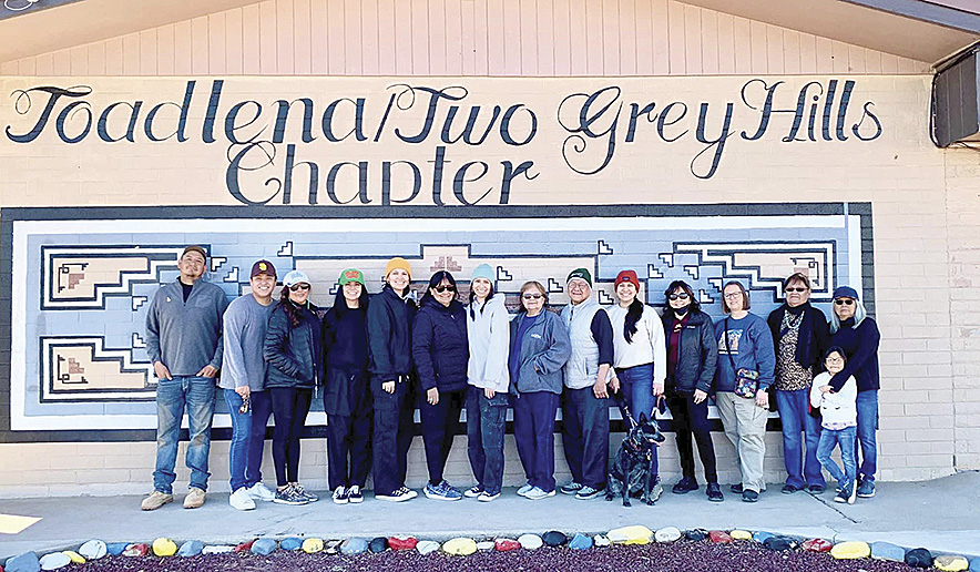 Sharing warmth at coat drive in Tó Háálį́/Bis Dah Łitso
