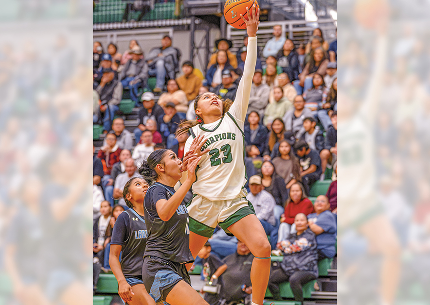 Farmington claims Marv Sanders Invite title, tops Navajo Prep 49-30